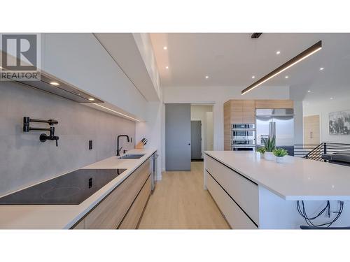 182 Avery Place, Penticton, BC - Indoor Photo Showing Kitchen