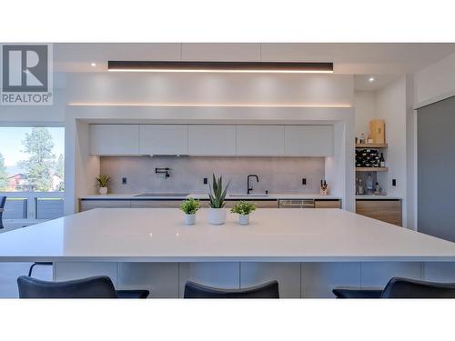 182 Avery Place, Penticton, BC - Indoor Photo Showing Kitchen