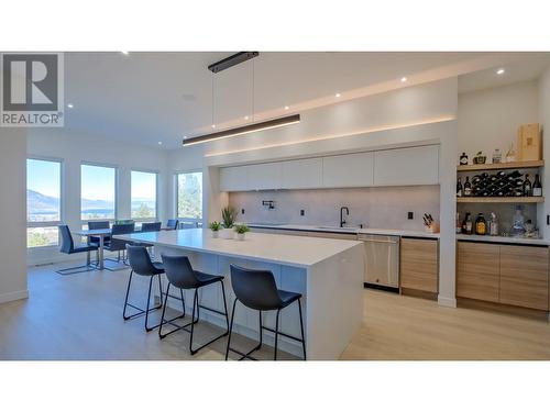 182 Avery Place, Penticton, BC - Indoor Photo Showing Kitchen With Upgraded Kitchen