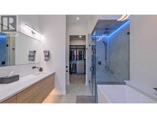 182 Avery Place, Penticton, BC - Indoor Photo Showing Bathroom