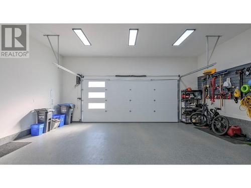 182 Avery Place, Penticton, BC - Indoor Photo Showing Garage