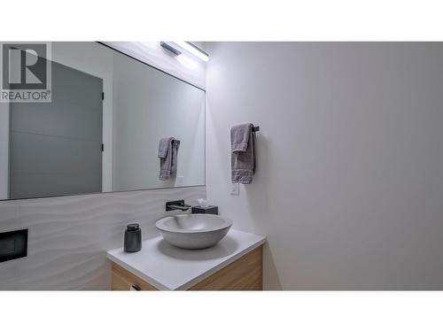 182 Avery Place, Penticton, BC - Indoor Photo Showing Bathroom