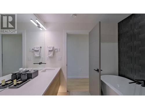 182 Avery Place, Penticton, BC - Indoor Photo Showing Bathroom