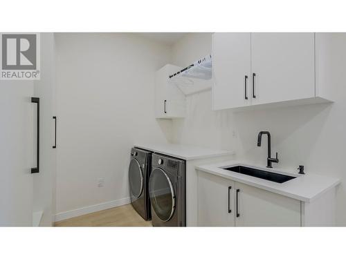 182 Avery Place, Penticton, BC - Indoor Photo Showing Laundry Room