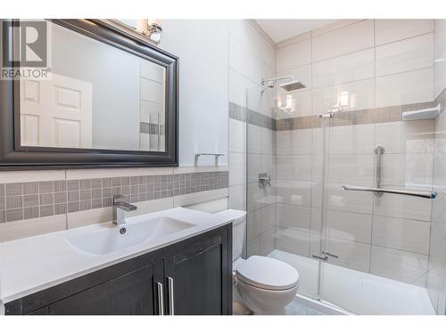 9800 Turner Street Unit# 32, Summerland, BC - Indoor Photo Showing Bathroom