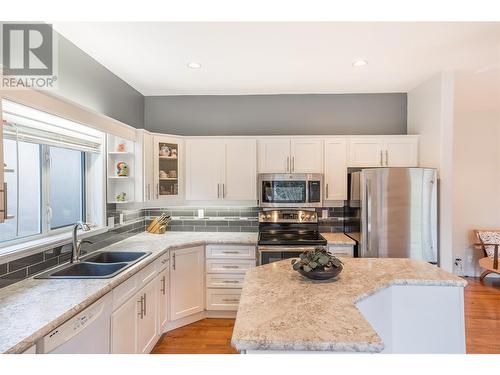 9800 Turner Street Unit# 32, Summerland, BC - Indoor Photo Showing Kitchen With Double Sink With Upgraded Kitchen