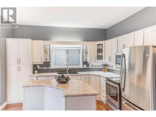 9800 Turner Street Unit# 32, Summerland, BC - Indoor Photo Showing Kitchen With Double Sink With Upgraded Kitchen