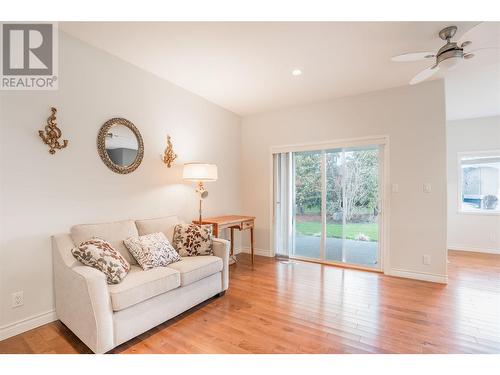 9800 Turner Street Unit# 32, Summerland, BC - Indoor Photo Showing Living Room