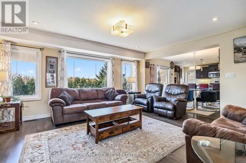 51 Mcguire Crescent, Tillsonburg, ON - Indoor Photo Showing Living Room