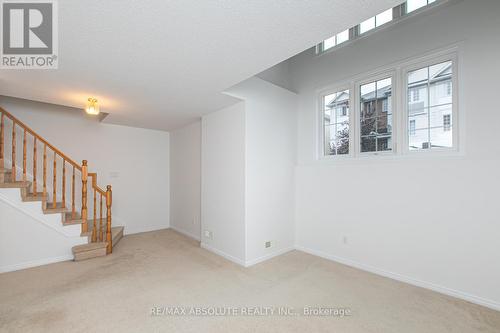 242 Gershwin, Ottawa, ON - Indoor Photo Showing Other Room