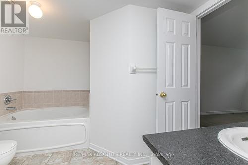 242 Gershwin, Ottawa, ON - Indoor Photo Showing Bathroom