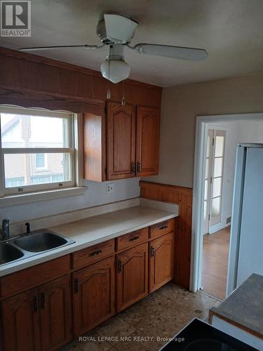 7 Orchard Avenue, St. Catharines (455 - Secord Woods), ON - Indoor Photo Showing Kitchen With Double Sink