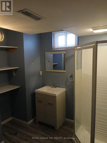 7 Orchard Avenue, St. Catharines (455 - Secord Woods), ON - Indoor Photo Showing Bathroom