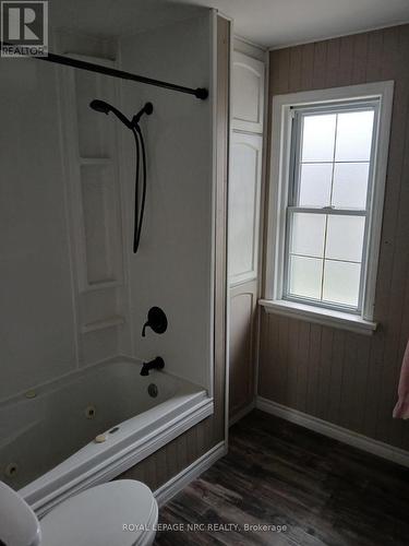 7 Orchard Avenue, St. Catharines (455 - Secord Woods), ON - Indoor Photo Showing Bathroom