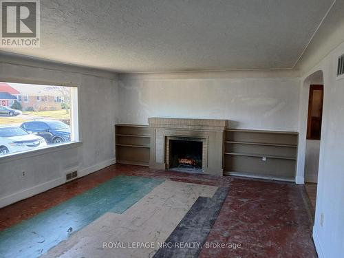 7 Orchard Avenue, St. Catharines (455 - Secord Woods), ON - Indoor Photo Showing Other Room With Fireplace