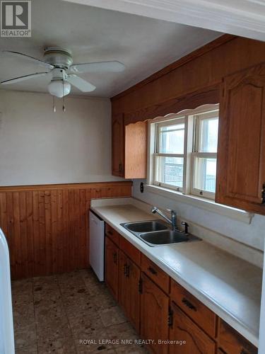 7 Orchard Avenue, St. Catharines (455 - Secord Woods), ON - Indoor Photo Showing Kitchen With Double Sink