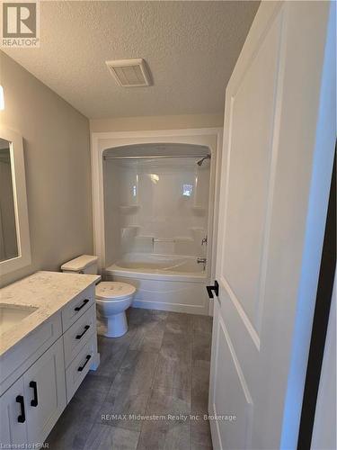 32 Roberts Street, Huron East (Seaforth), ON - Indoor Photo Showing Bathroom