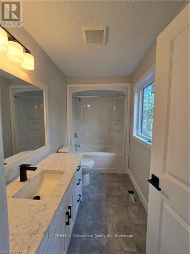 32 Roberts Street, Huron East (Seaforth), ON - Indoor Photo Showing Bathroom