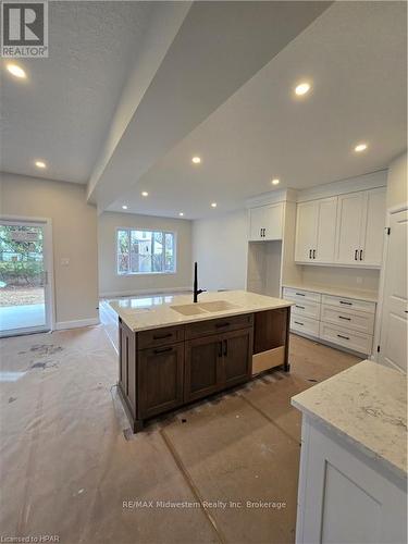 32 Roberts Street, Huron East (Seaforth), ON - Indoor Photo Showing Kitchen