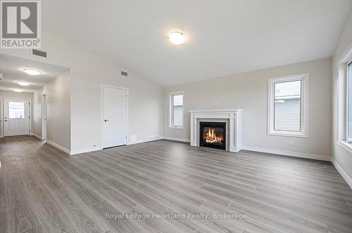 17 Bluffsview Boulevard, Ashfield-Colborne-Wawanosh (Colborne Twp), ON - Indoor Photo Showing Living Room With Fireplace