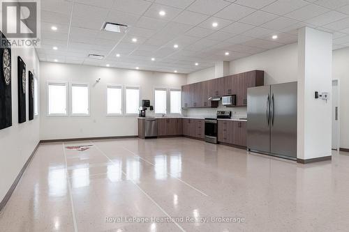 17 Bluffsview Boulevard, Ashfield-Colborne-Wawanosh (Colborne Twp), ON - Indoor Photo Showing Kitchen