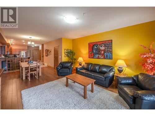 5401 Lakeshore Drive Unit# 104, Osoyoos, BC - Indoor Photo Showing Living Room