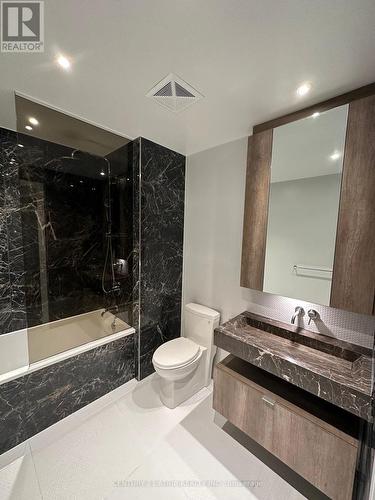 1101 - 11 Yorkville Avenue, Toronto, ON - Indoor Photo Showing Bathroom