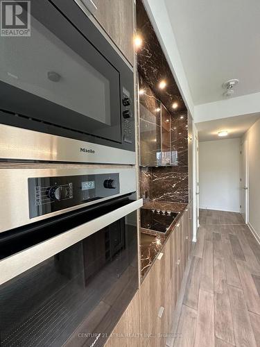 1101 - 11 Yorkville Avenue, Toronto, ON - Indoor Photo Showing Kitchen