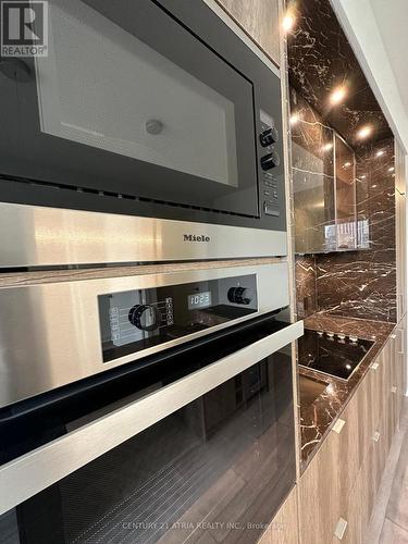 1101 - 11 Yorkville Avenue, Toronto, ON - Indoor Photo Showing Kitchen