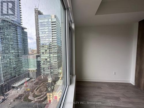 1101 - 11 Yorkville Avenue, Toronto, ON - Indoor