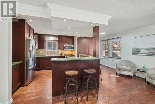 6 Guthrie Crescent, Whitby, ON - Indoor Photo Showing Kitchen With Upgraded Kitchen