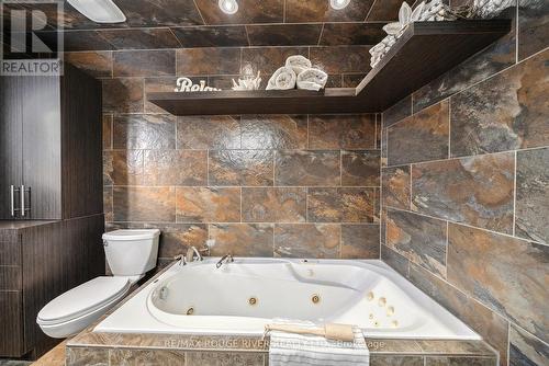 6 Guthrie Crescent, Whitby, ON - Indoor Photo Showing Bathroom