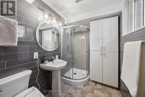 6 Guthrie Crescent, Whitby, ON - Indoor Photo Showing Bathroom