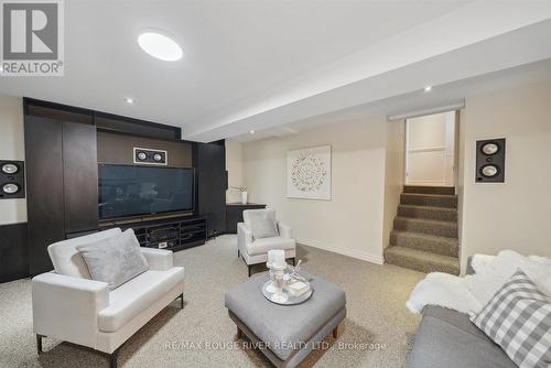 6 Guthrie Crescent, Whitby, ON - Indoor Photo Showing Living Room