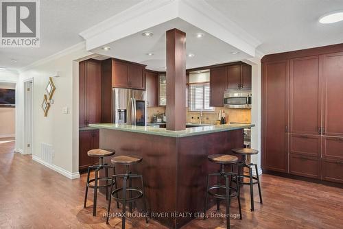 6 Guthrie Crescent, Whitby, ON - Indoor Photo Showing Kitchen