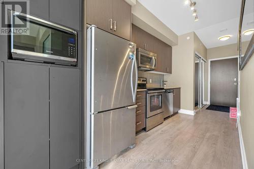 438 - 7608 Yonge Street, Vaughan, ON - Indoor Photo Showing Kitchen With Upgraded Kitchen