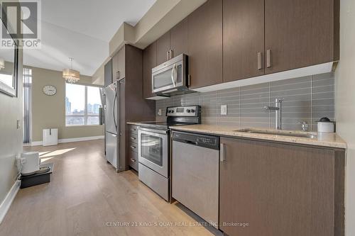 438 - 7608 Yonge Street, Vaughan, ON - Indoor Photo Showing Kitchen With Upgraded Kitchen