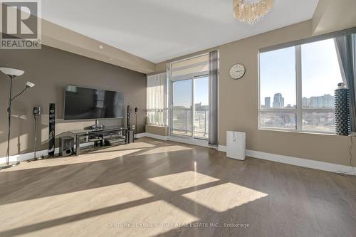 438 - 7608 Yonge Street, Vaughan, ON - Indoor Photo Showing Living Room