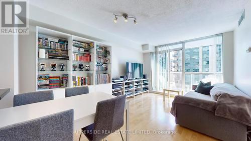 2507 - 4978 Yonge Street, Toronto, ON - Indoor Photo Showing Living Room