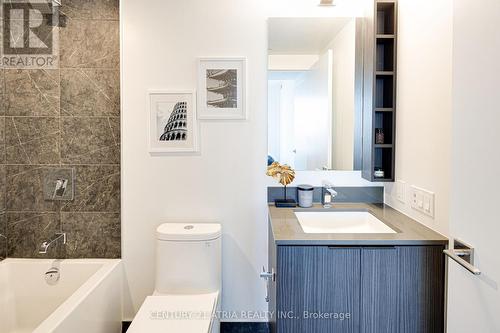 1915 - 82 Dalhousie Street, Toronto, ON - Indoor Photo Showing Bathroom