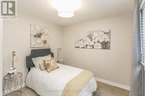 20 Chelvin Drive, Halton Hills, ON - Indoor Photo Showing Bedroom