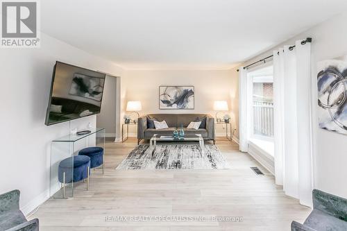 20 Chelvin Drive, Halton Hills, ON - Indoor Photo Showing Living Room