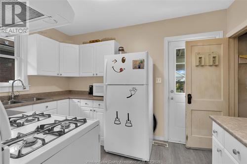 1535 Goyeau Street, Windsor, ON - Indoor Photo Showing Kitchen With Double Sink