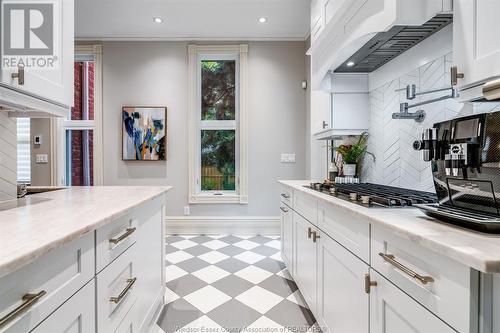 719 Victoria Avenue, Windsor, ON - Indoor Photo Showing Kitchen