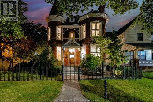 719 Victoria Avenue, Windsor, ON - Outdoor With Facade