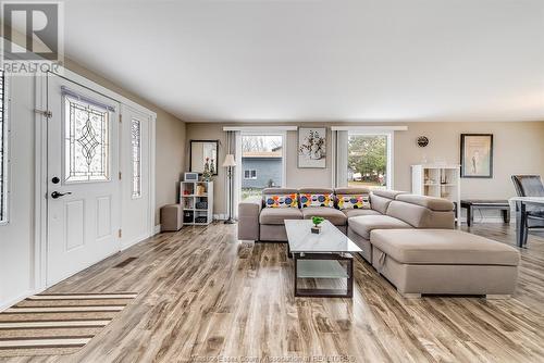 209 Cotterie Park, Leamington, ON - Indoor Photo Showing Living Room