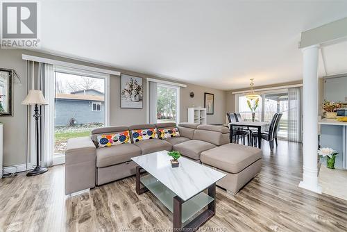 209 Cotterie Park, Leamington, ON - Indoor Photo Showing Living Room