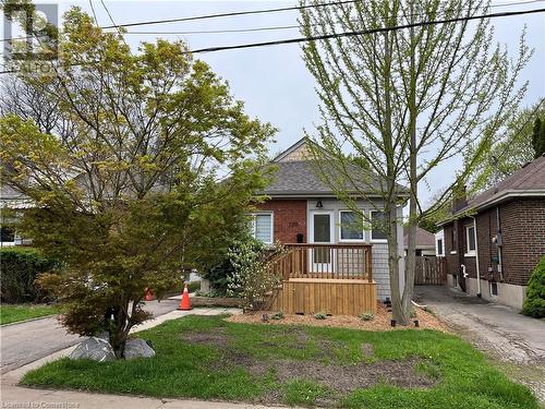 View of front of home with a front yard - 179 Paradise Road N Unit# Upper, Hamilton, ON - Outdoor