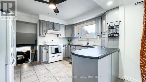 138 Sunset Drive, Goderich (Goderich Town), ON - Indoor Photo Showing Kitchen