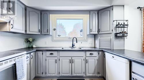 138 Sunset Drive, Goderich (Goderich Town), ON - Indoor Photo Showing Kitchen